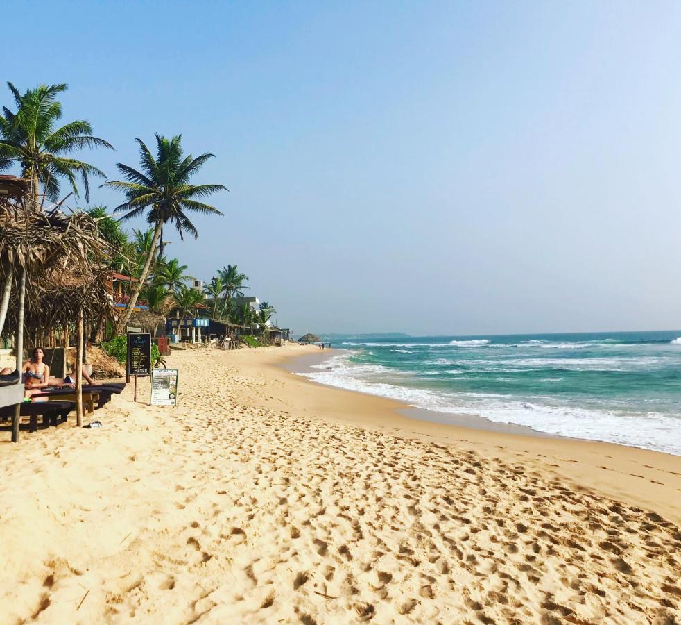 Waves Hotel Hikkaduwa Exterior photo