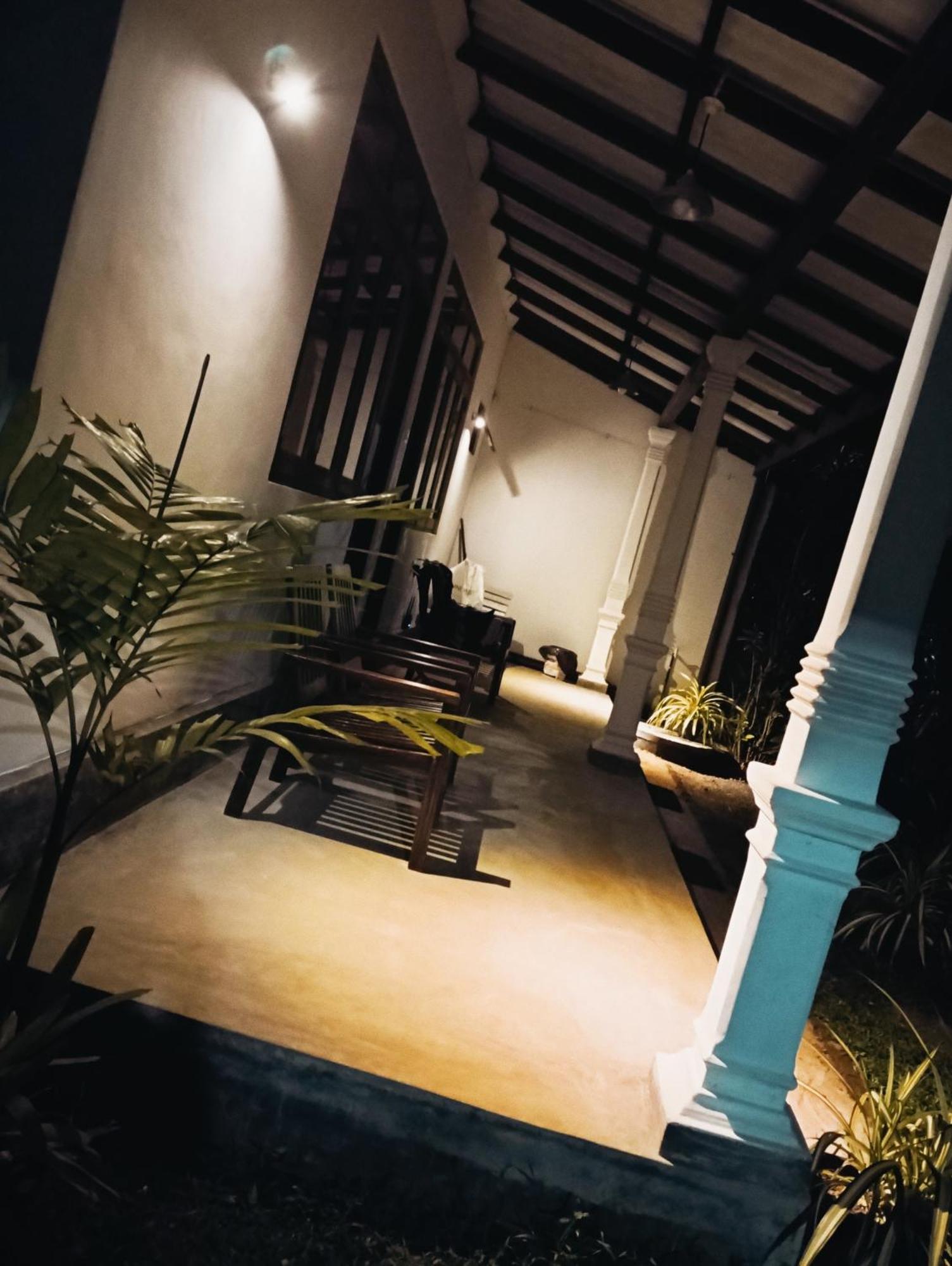 Waves Hotel Hikkaduwa Exterior photo